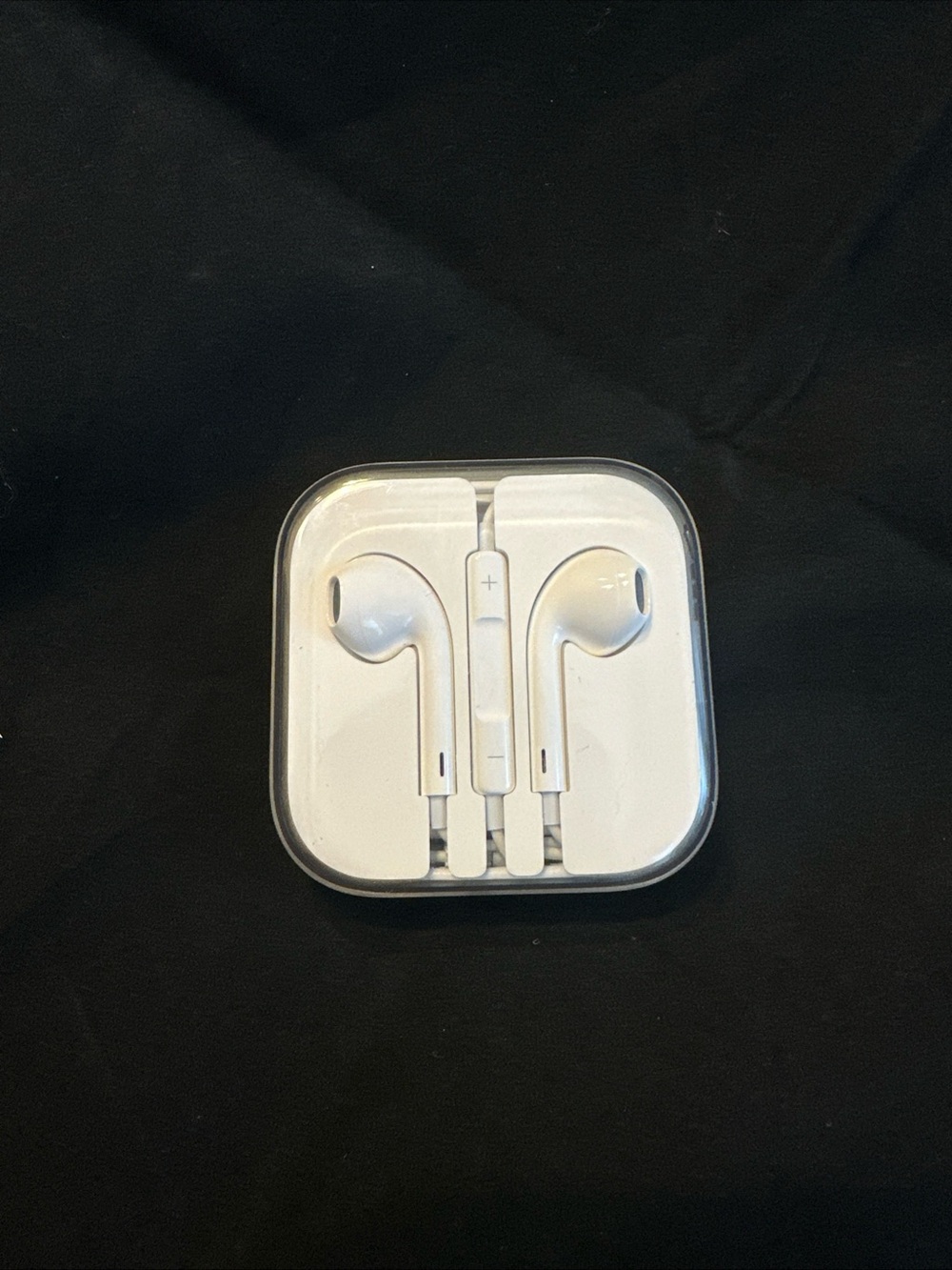 Apple White Earbud Headphones with Inline Remote and Microphone
